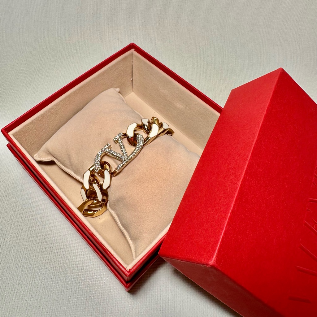 Valentino V Logo Chain Bracelet 250$